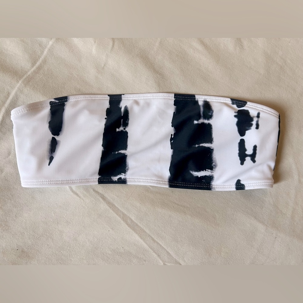 White & black strapless bikini top